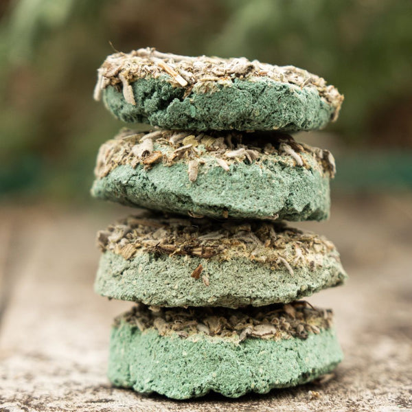 Pastilla de Defumación Activada – Sagrada Madre (elige entre Palo Santo o Salvia Blanca)